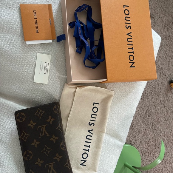 Louis Vuitton Brown Monogram Clutch with Gold Accents - Picture 1 of 8